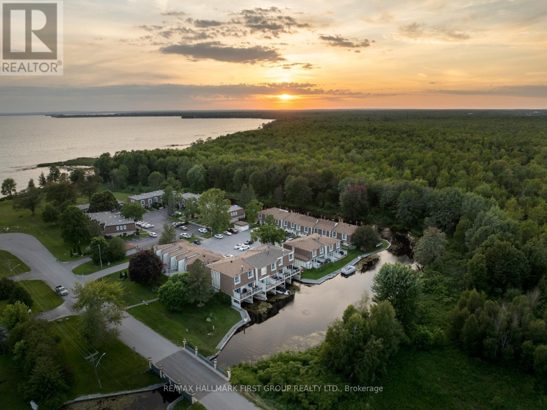 9 4 Paradise Boulevard, Lake Simcoe