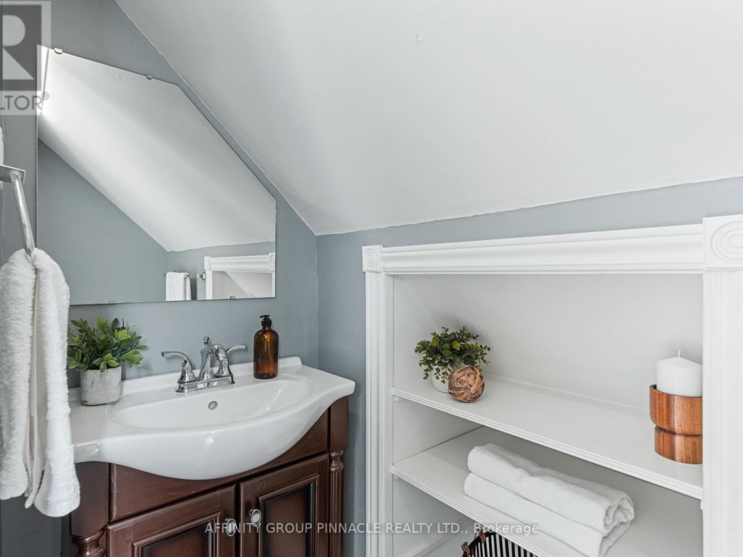 88 Simcoe Street, Lake Simcoe