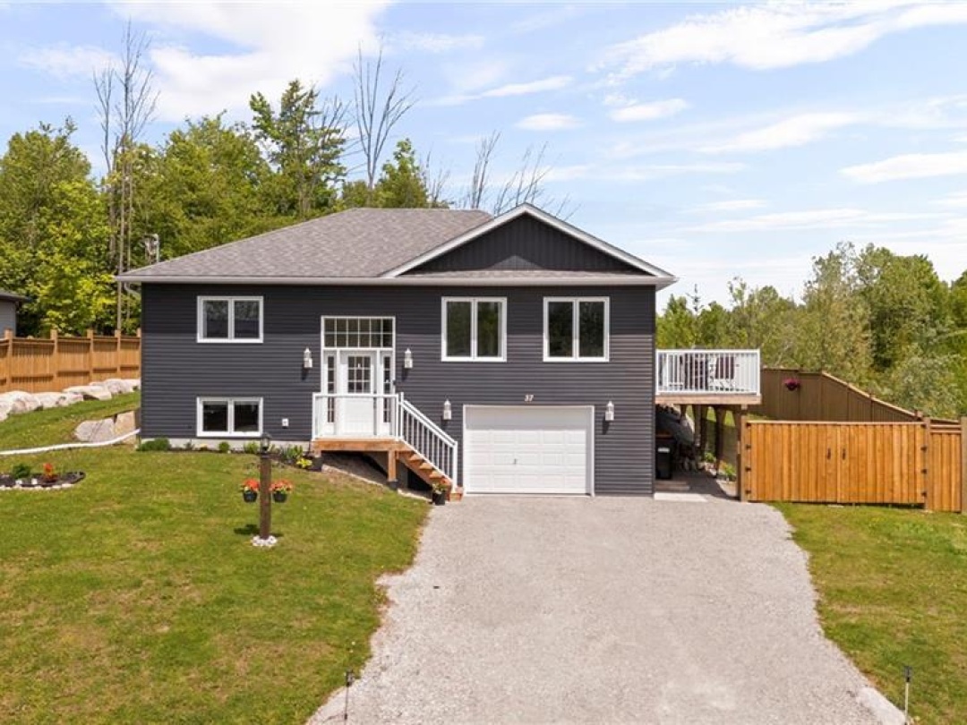 37 Easton Avenue, Port McNicoll