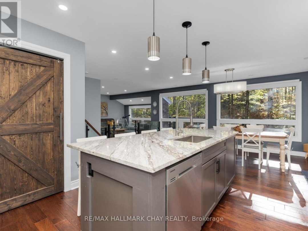 1 IROQUOIS RIDGE,