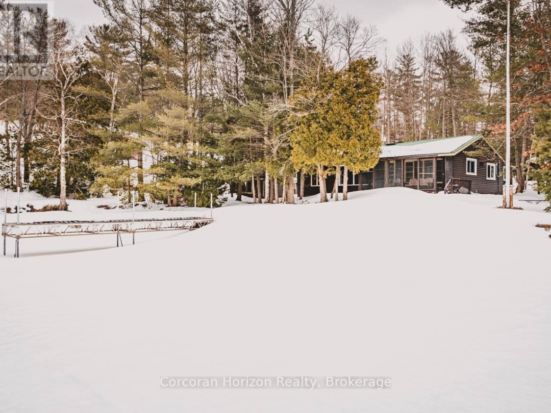 61 Arts Lane W, Six Mile Lake