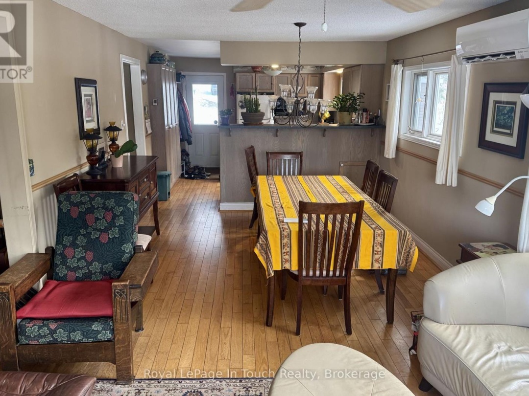 476 Hungry Bay Road E, Six Mile Lake