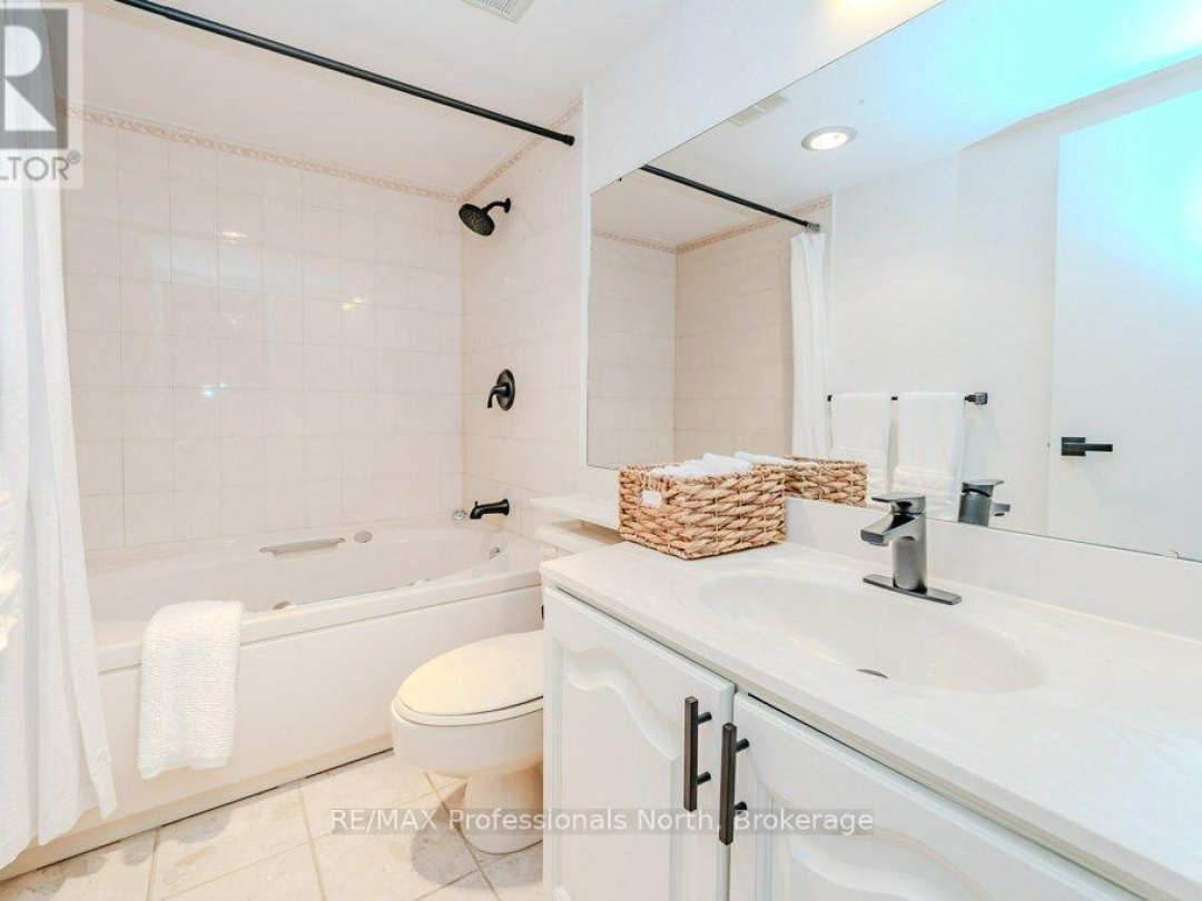 105 - 33 DEERHURST GREENS, Peninsula Lake