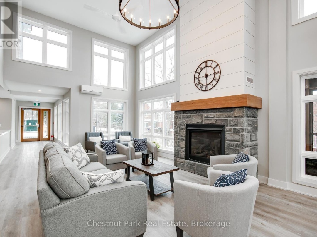 301 200 Anglo Street, South Muskoka Lake