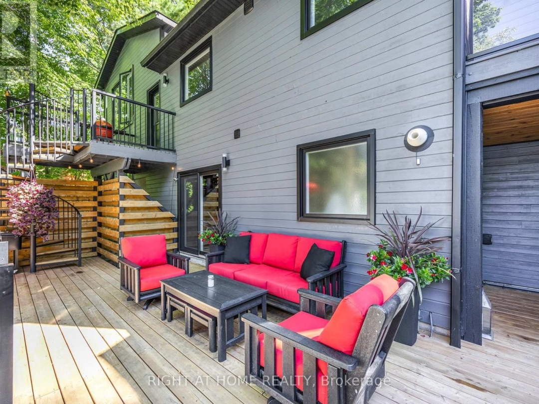7592 East River Road, Black Lake
