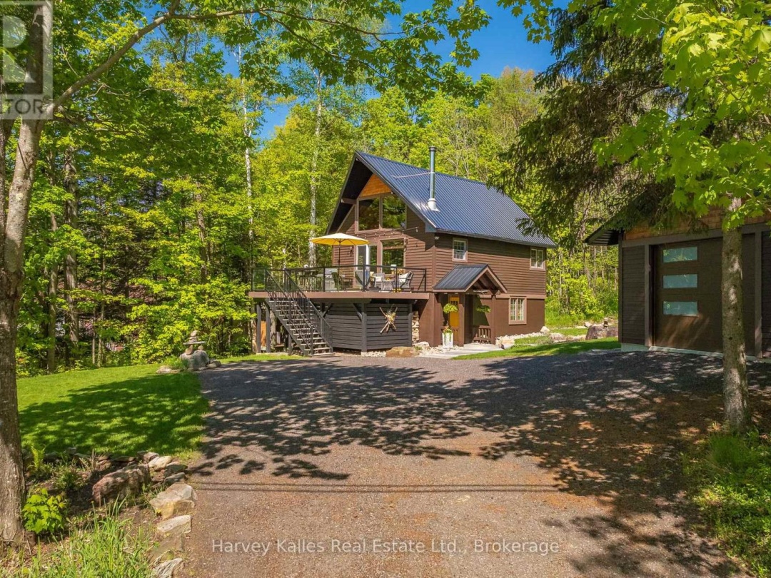 157 Chalet Crescent, Peninsula Lake