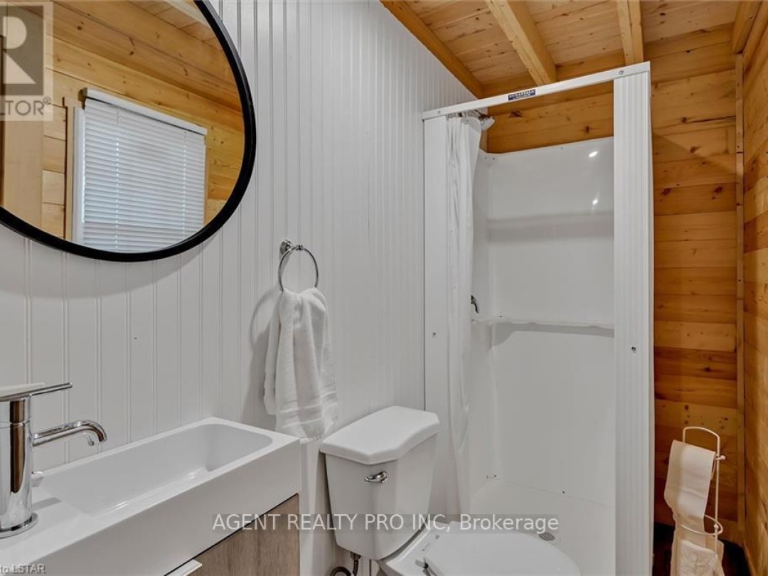 21 Oriole Road, Cameron Lake