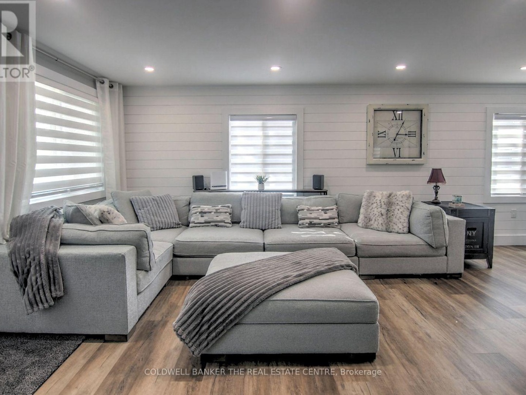 55 PRINCE STREET W, 