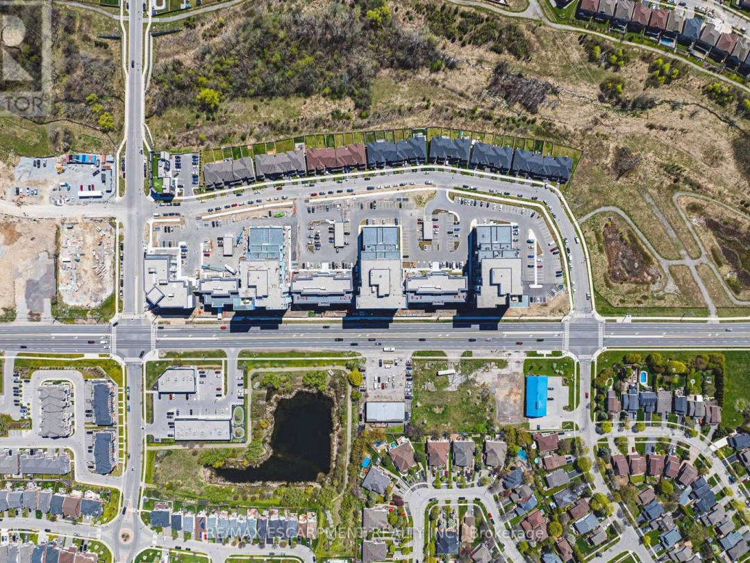 327 - 460 DUNDAS STREET E, 