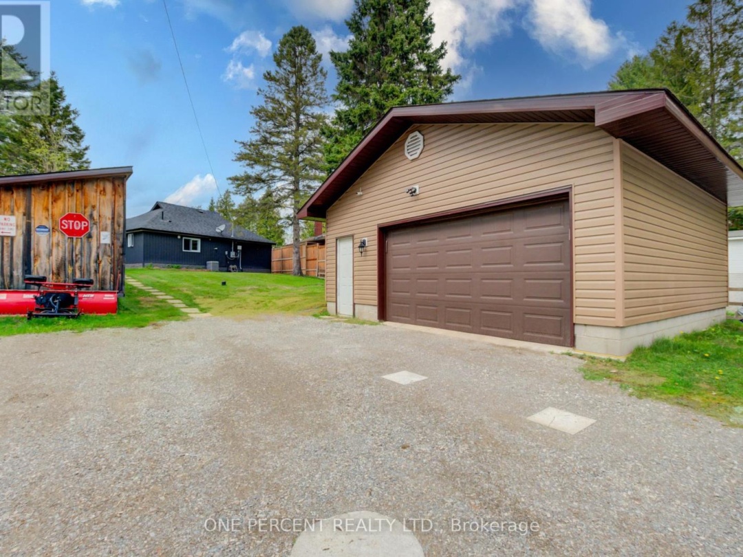 1105 Lakeshore Road, Gooderham Lake