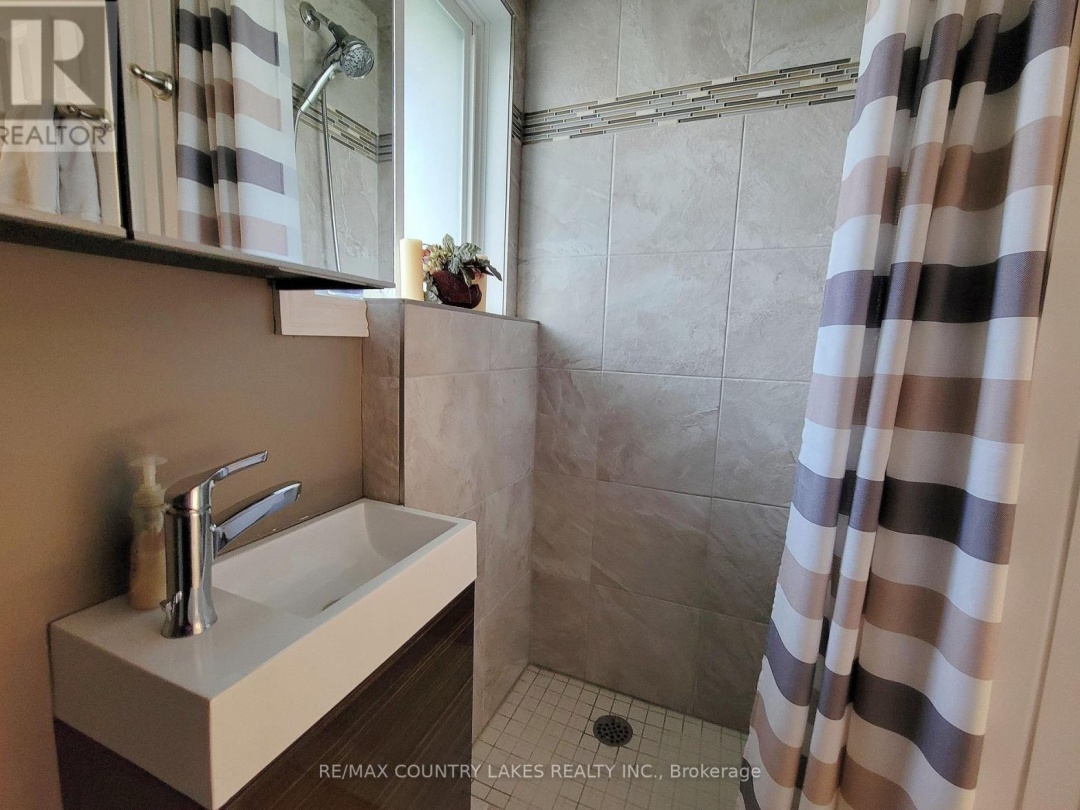11 - 4 PARADISE BOULEVARD, 