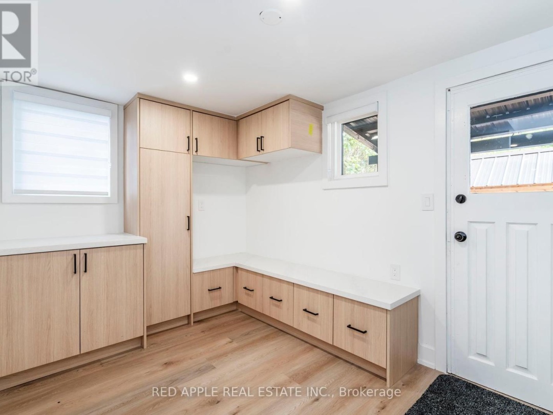 205 Hoyt Avenue, Georgian Bay