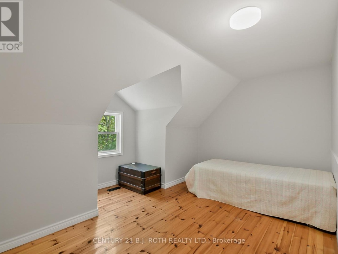 1048 OLD NORTH ROAD N, 