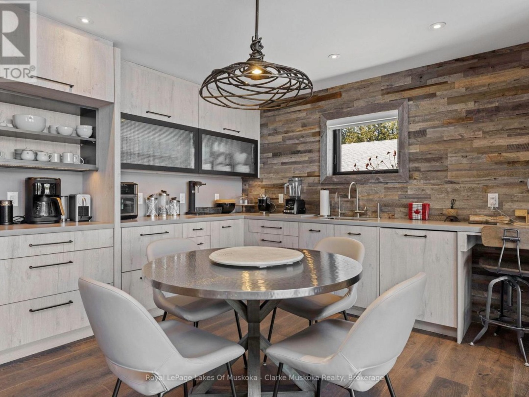 305 Wapaska Crescent, Lake Muskoka
