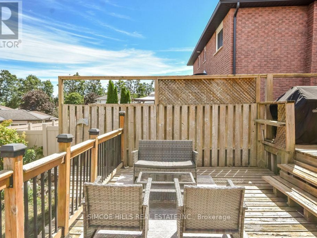 40 LAURENTIAN LANE, 