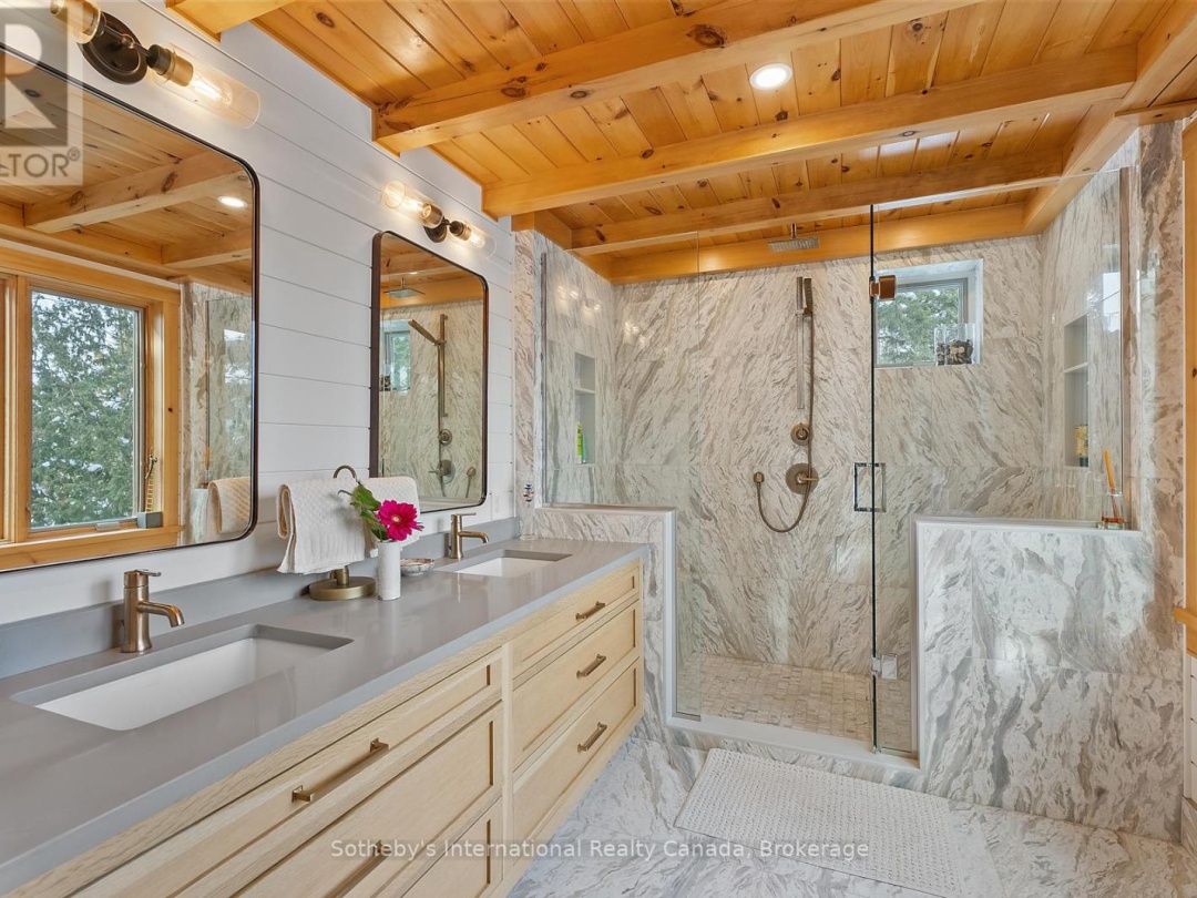1075 Elmhurst Lane, Kennisis Lake