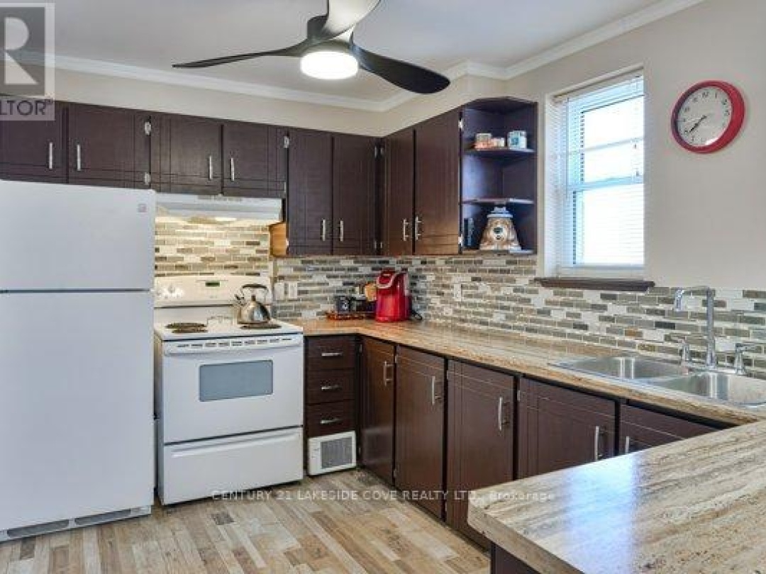 UNIT 27 - 1 PARADISE BOULEVARD S, 