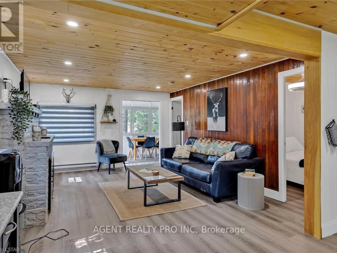 21 Oriole Road, Cameron Lake