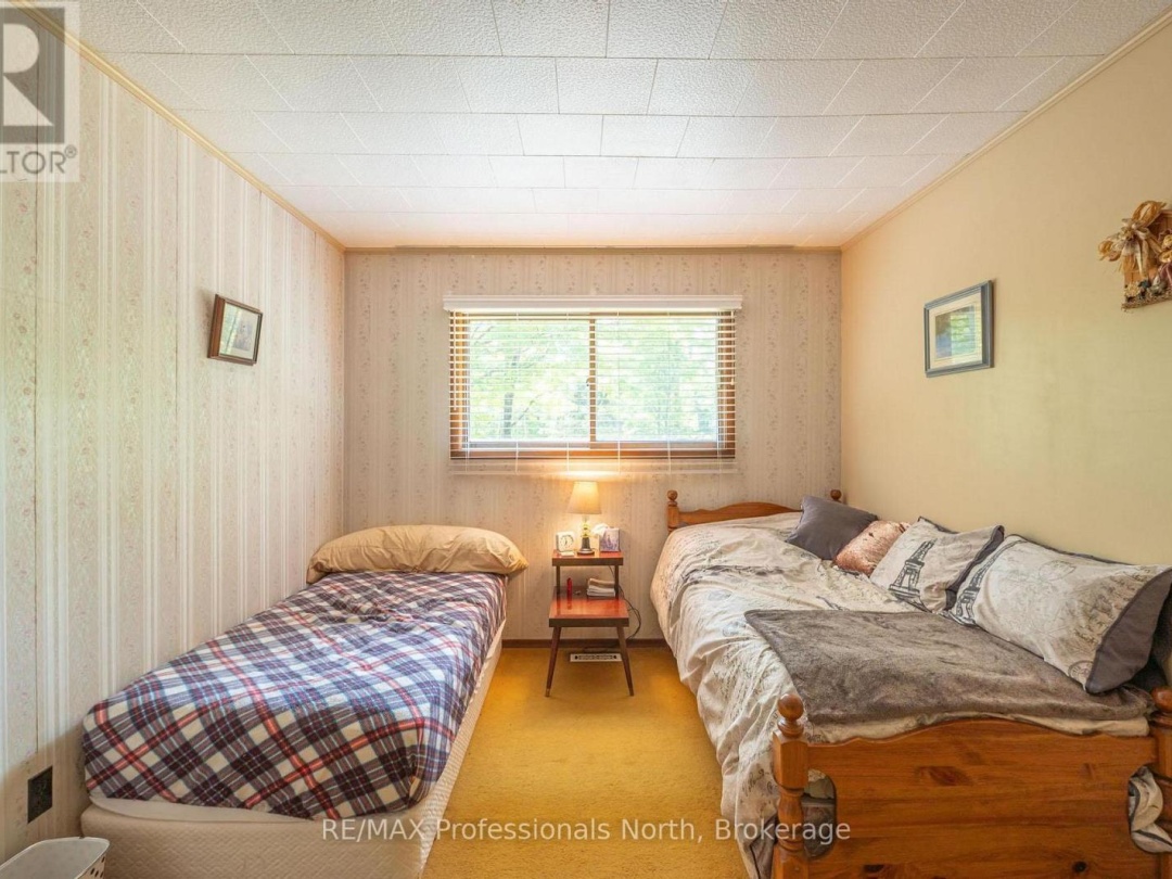 2499 KENNISIS LAKE ROAD, 