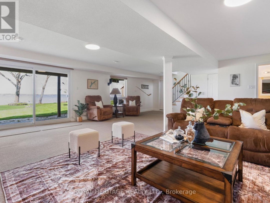 7 North Service Road, Sturgeon Lake