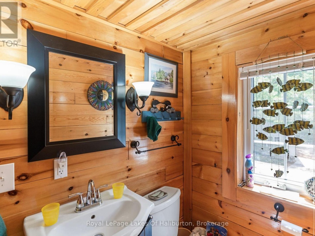 1049 NINATIGO LANE, 