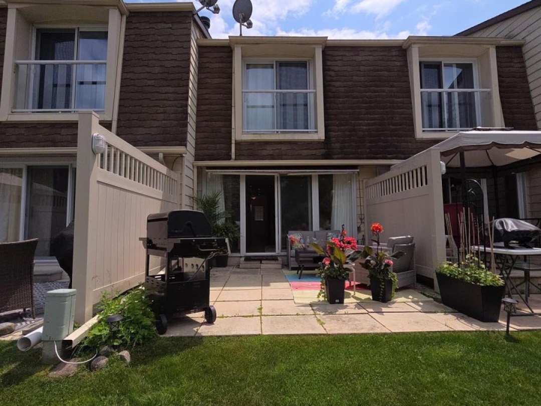 24 - 4 PARADISE BOULEVARD, Lake Simcoe
