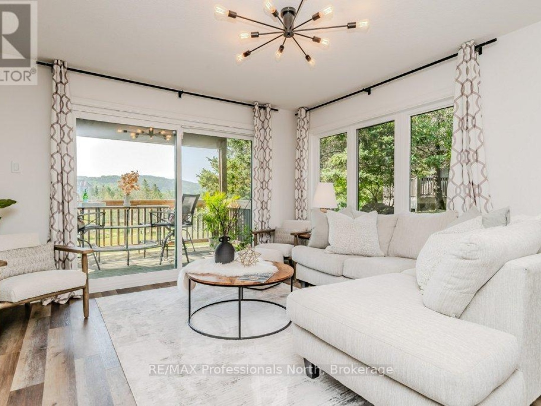 105 - 33 DEERHURST GREENS, Peninsula Lake