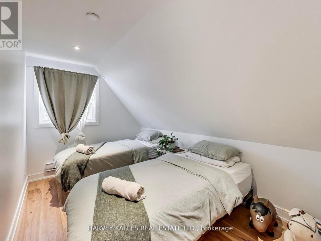 1002 CHIPPAWA AVENUE, 
