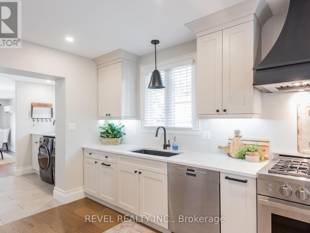 14 BOND STREET W, 