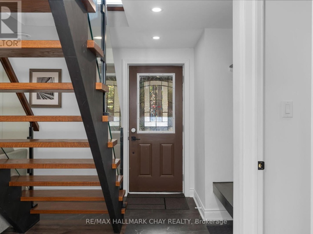 1 IROQUOIS RIDGE,