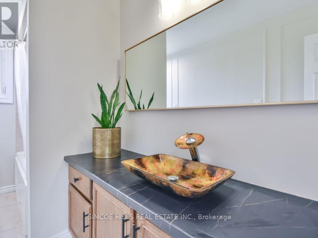 40 LAURENTIAN LANE, 
