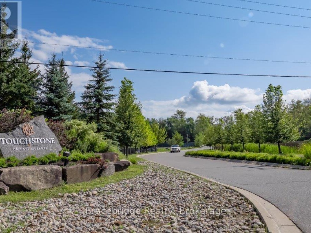 L215-C2 - 1869 MUSKOKA 118 HIGHWAY W, 