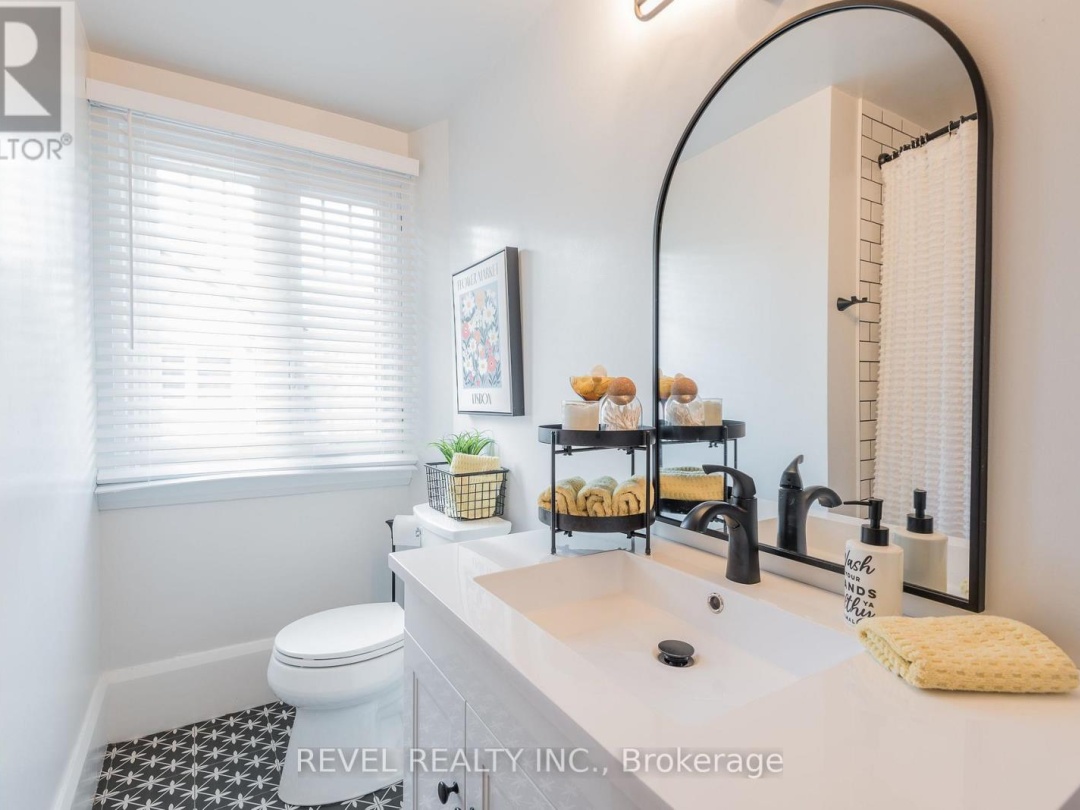 14 BOND STREET W, 