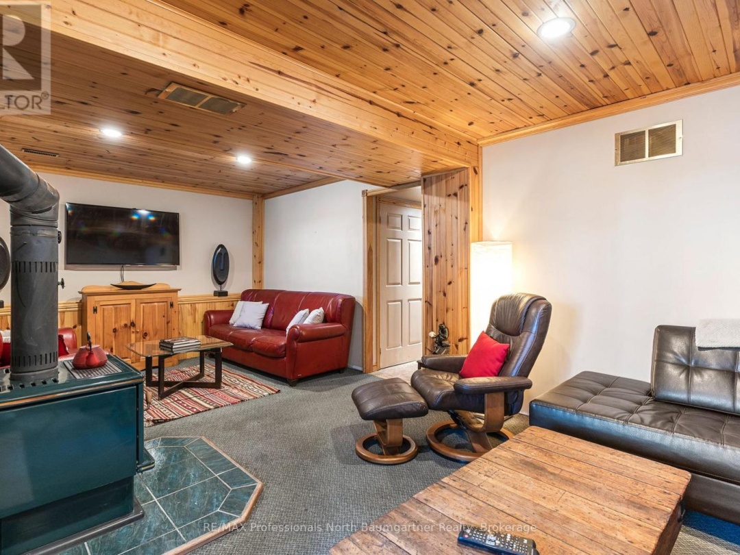 2766 Wilkinson Road, Kennisis Lake