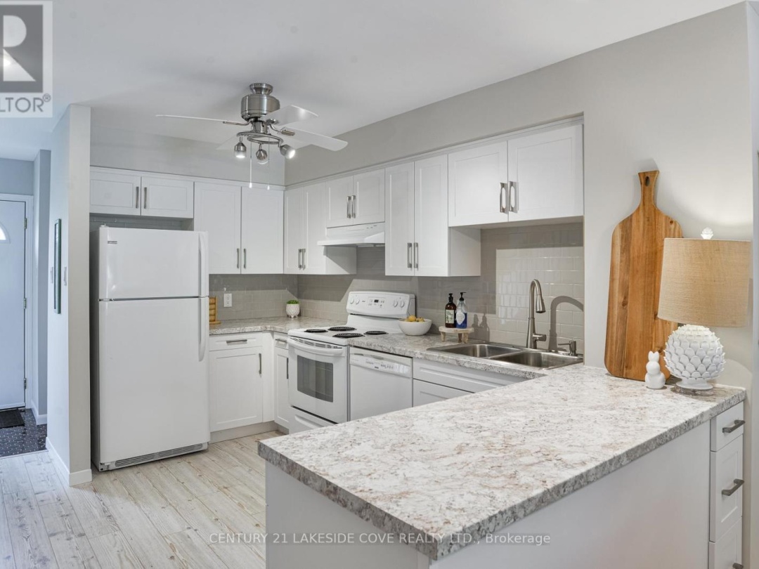 Unit 16 2 Paradise Boulevard W, Lake Simcoe