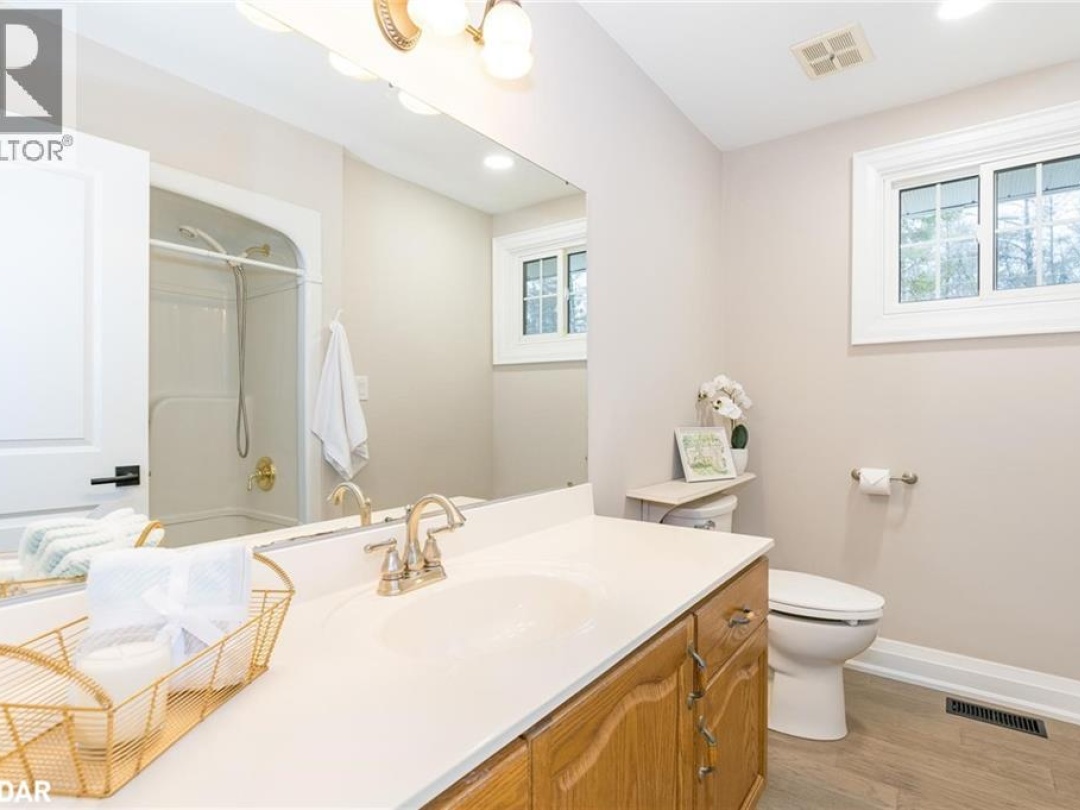 7817 OAKRIDGE Drive, 