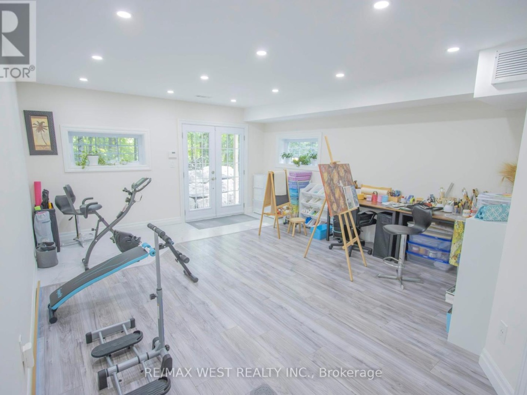 1158 LORNE LANE, 