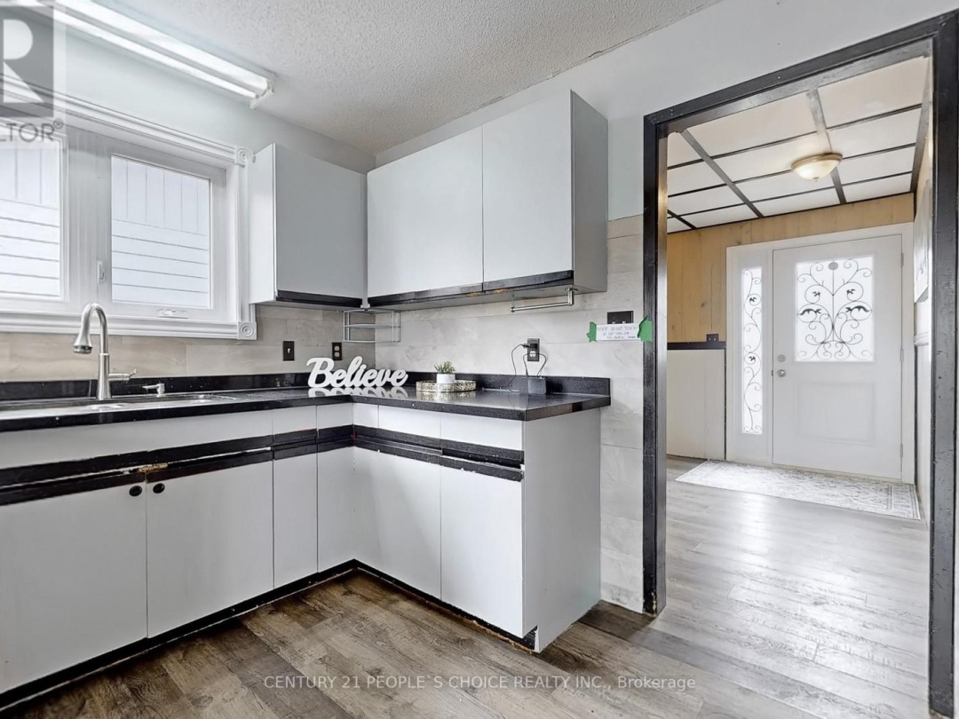 156 MAIN STREET W, 