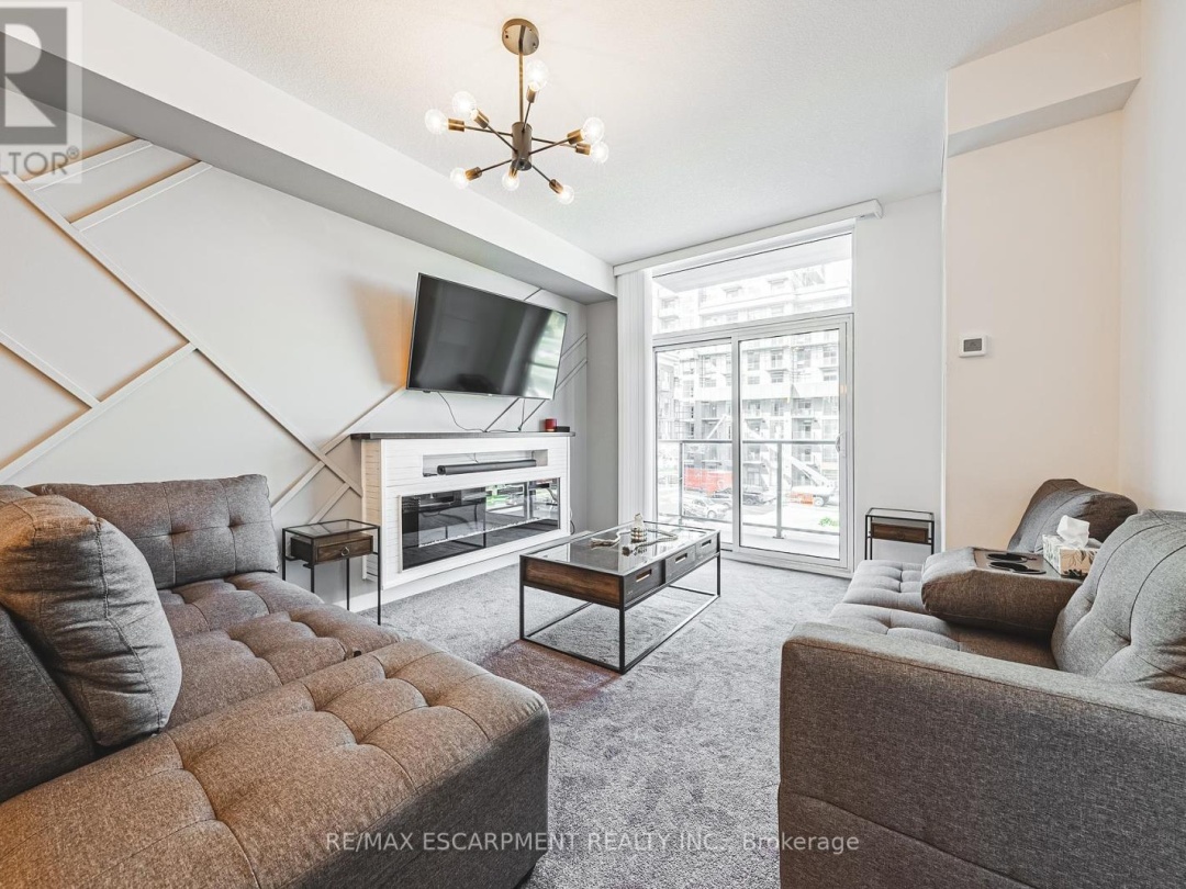 327 - 460 DUNDAS STREET E, 