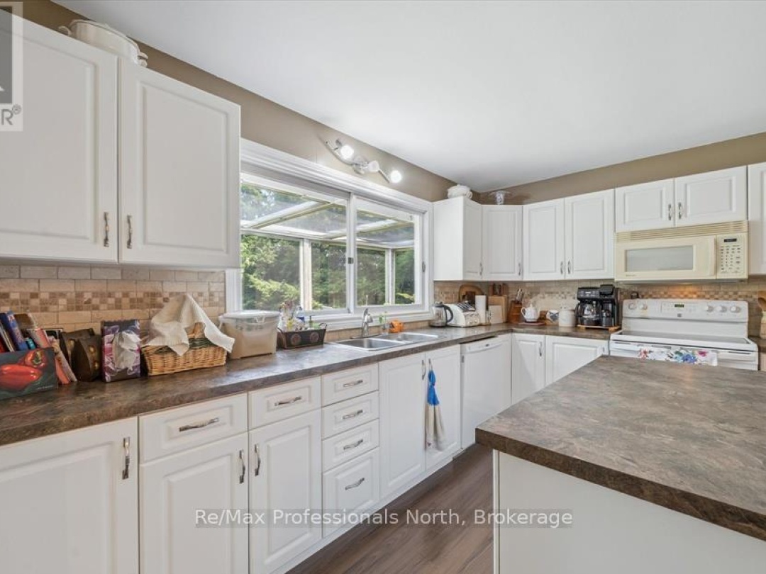 1042 RIVER HAVEN ROAD, Muskoka River
