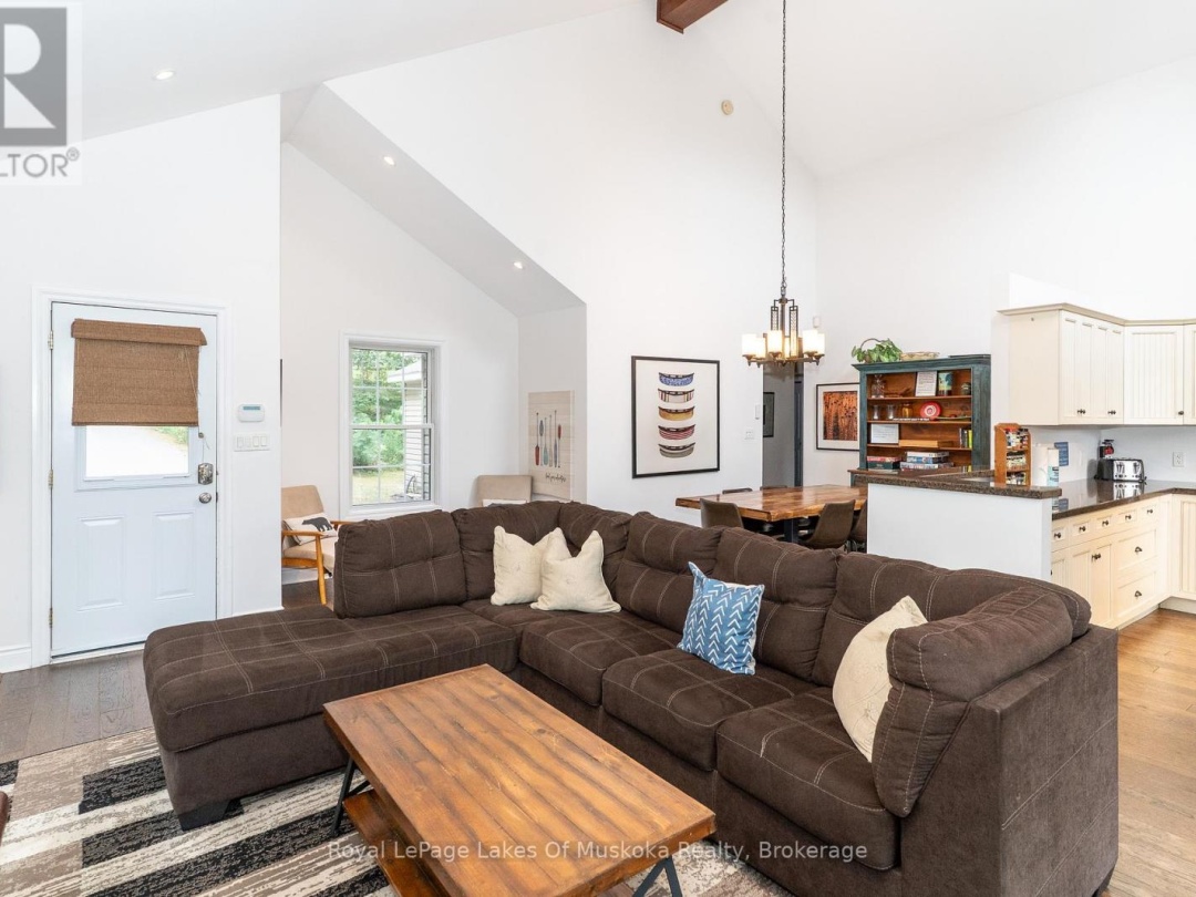 49 PINETREE ROAD, Loon Lake