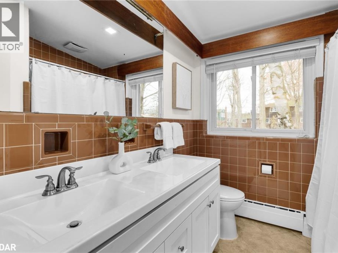 193 LAWRENCE Avenue, 