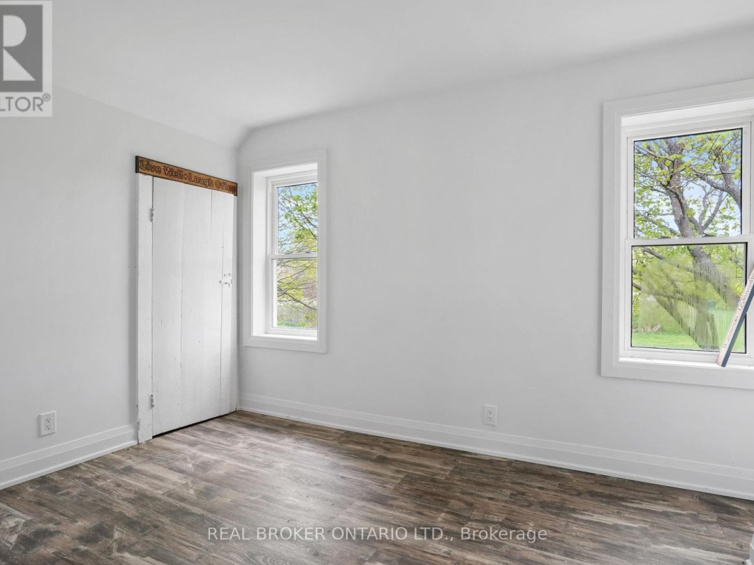 261 Portage Road, Canal Lake