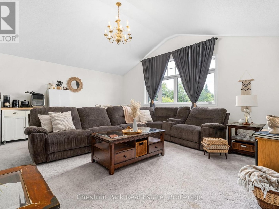 17 WINDSONG CRESCENT, 