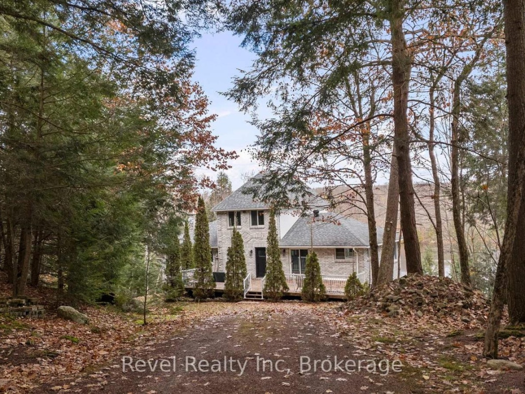 75 SILVER POINT DRIVE, Silver Lake