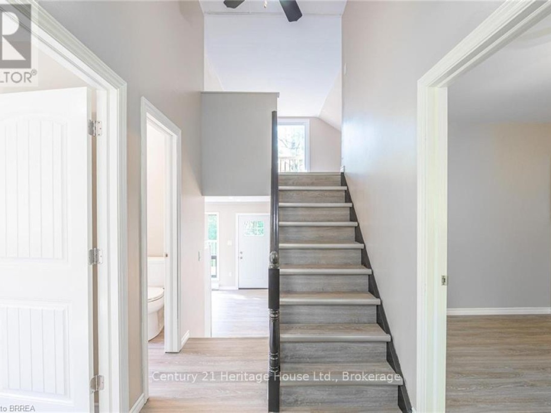 1044 ENGLISH CIRCLE, 