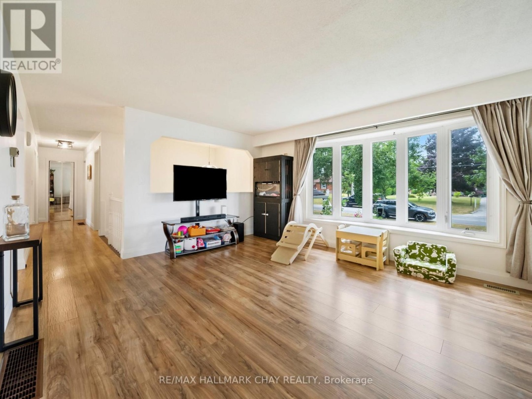 5 DEMONT DRIVE, 