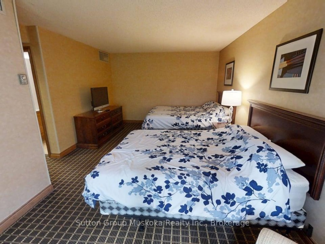 27-202 GOLFVIEW - DEERHURST DRIVE, Peninsula Lake