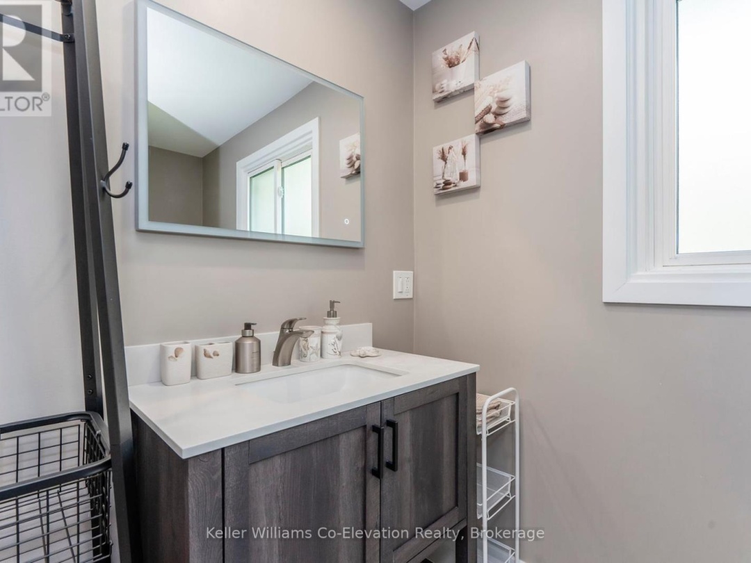 1467 ROSEMOUNT ROAD, 