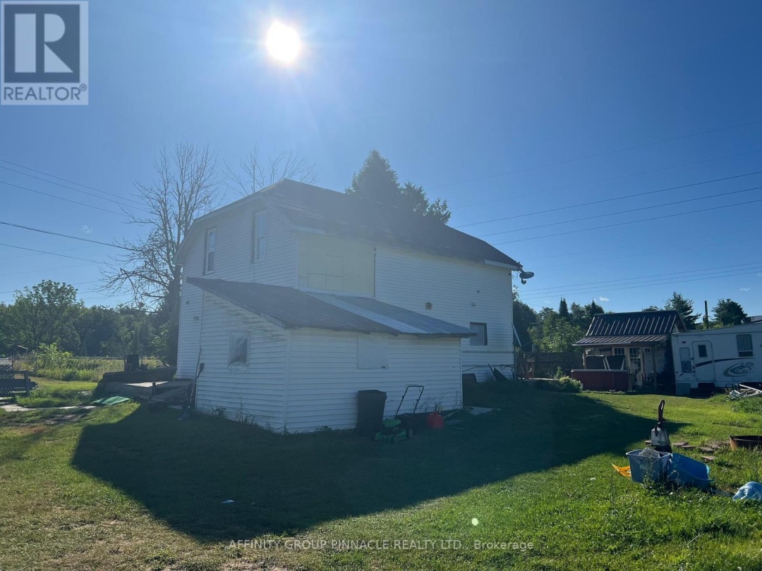 7657 HWY 35, 